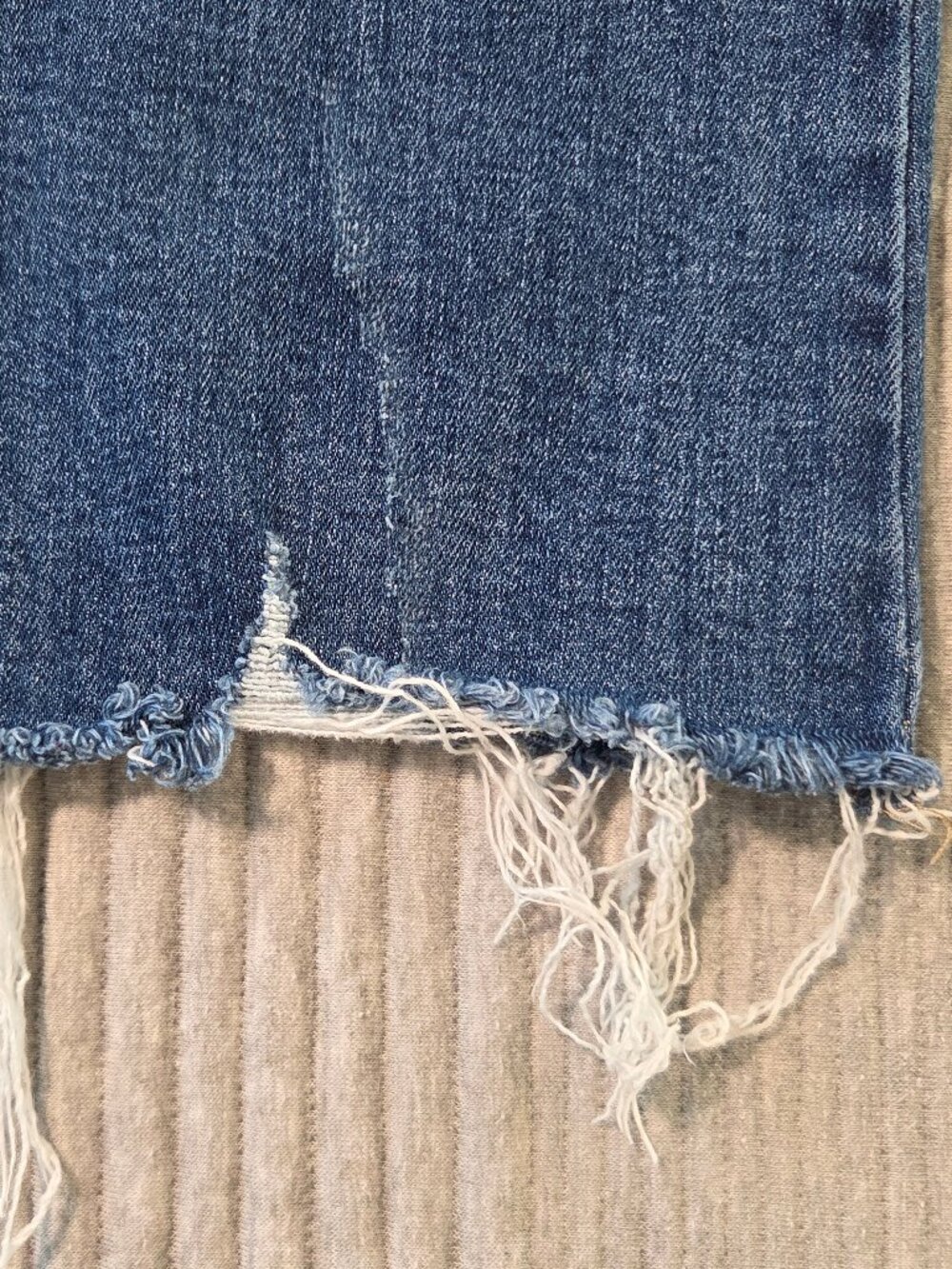 RISEN Distressed Raw Hem Crop Flare Jeans Women's Size 7 / Waist 28 Stretch - Picture 6 of 9